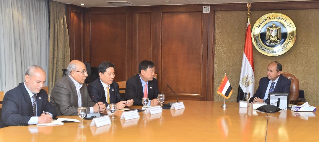   وزير التجارة: وفد حكومى مصرى يزور  العاصمة الكورية سول  لبحث تعزيز التعاون المشترك