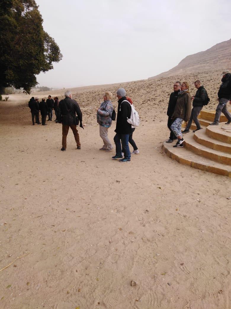   بالصور| وفد سياحي متعدد الجنسيات يزور آثار بني حسن بالمنيا