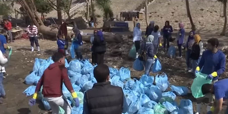   300 شاب وفتاة يشاركون وزارة البيئة فى تنظيف النيل من البلاستيك وإعادة تدويره