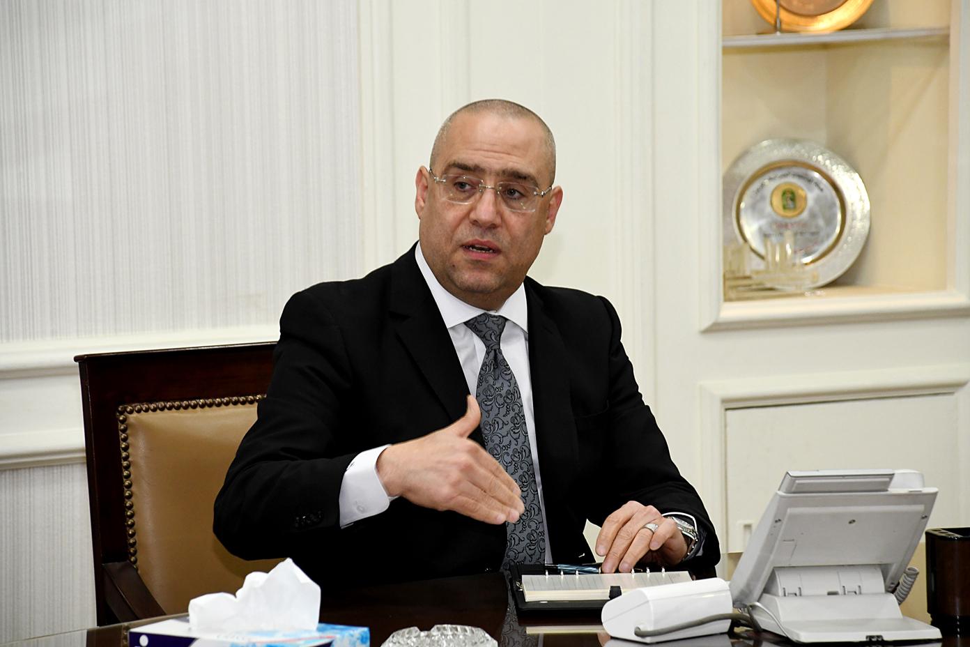   وزير الاسكان يكلف مركز بحوث البناء بالتأكد من السلامة الإنشائية لمحطة مصر