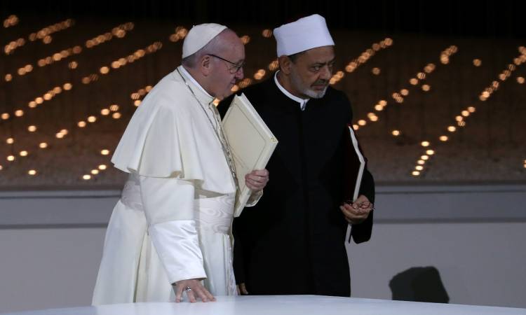   «آل مكتوم»: يمنح شيخ الأزهر والبابا فرنسيس جائزة «الأخوة الإنسانية»