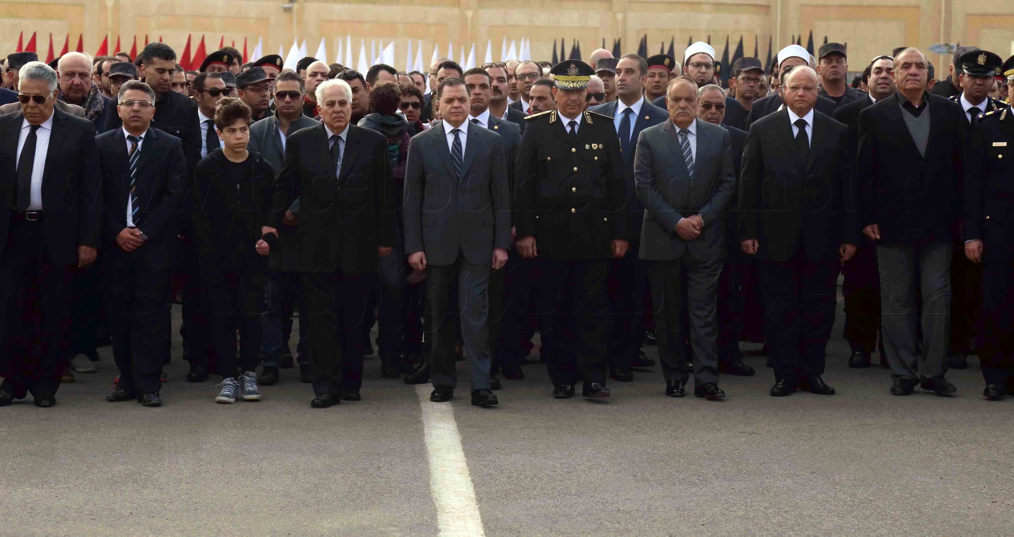   فى جنازة عسكرية مهيبة.. وزير الداخلية يتقدم  مُشيّعى جنازة شهداء حادث الدرب الأحمر