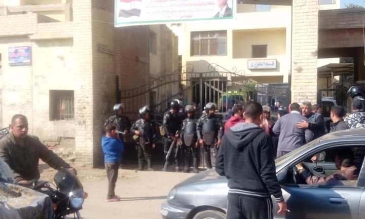   بالفيديو والصور|| مقتل 5 أشخاص وإصابة ضابط وأمين شرطة فى أوسيم بالجيزة