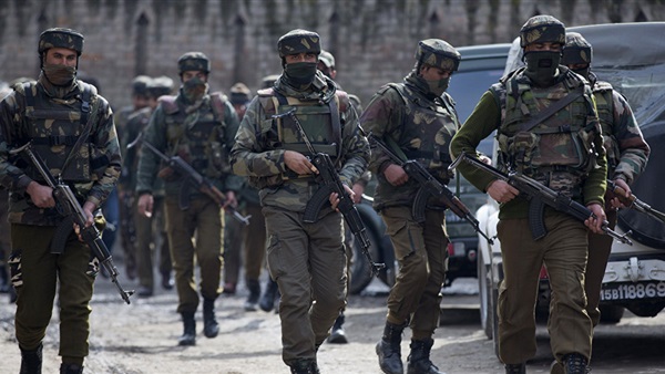   مقتل وإصابة 13 شخصًا من عناصر قوات الأمن الهندية فى اشتباكا بكشمير