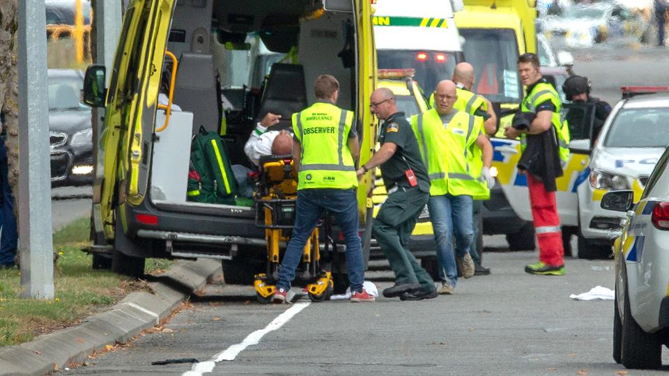   شرطة نيوزيلاندا: القبض على ثلاثة رجال وامرأة بعد الهجوم الإرهابى على المسجدين