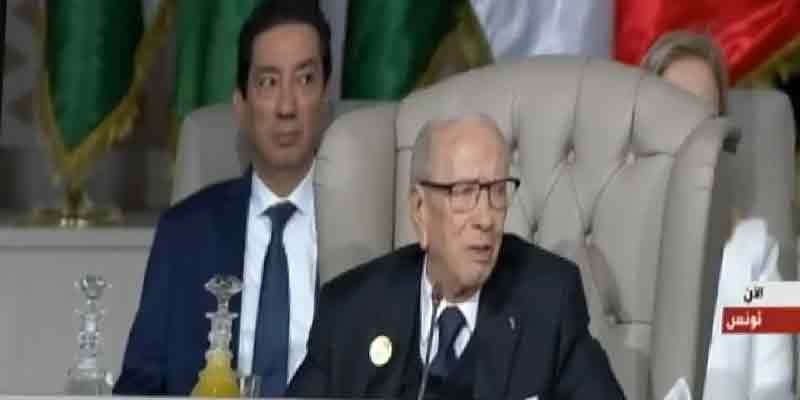   شاهد|| الرئيس التونسى.. رئيس القمة العربية يقدم الرئيس السيسى ببيت شعر فى حب مصر