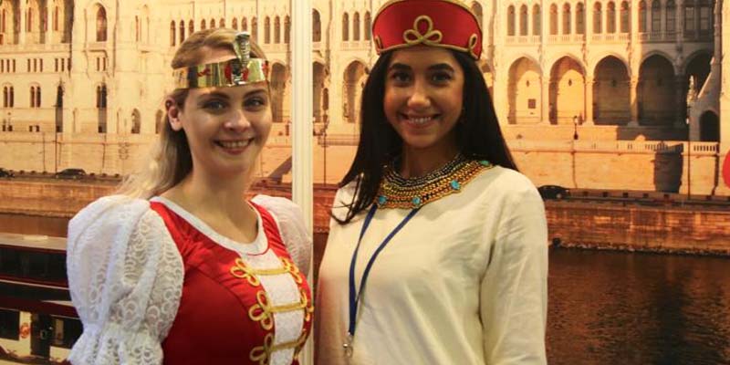   السياحة: تتوج زائرات الجناح المصري ببورصة برلين السياحية في يوم المرأة العالمى