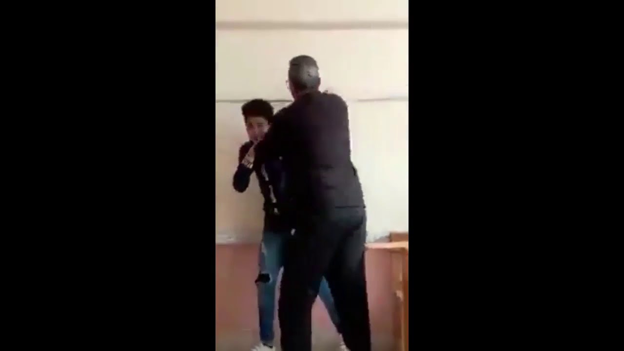   فيديو جديد لمدرس يضرب طالب.. والمدرس : «شتمنى بأمى بألفاظ خادشة للحياء»