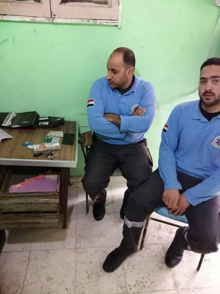 مسعفان يسلمان 23الف جنيه عثر عليهم بحادث فى كفر الشيخ