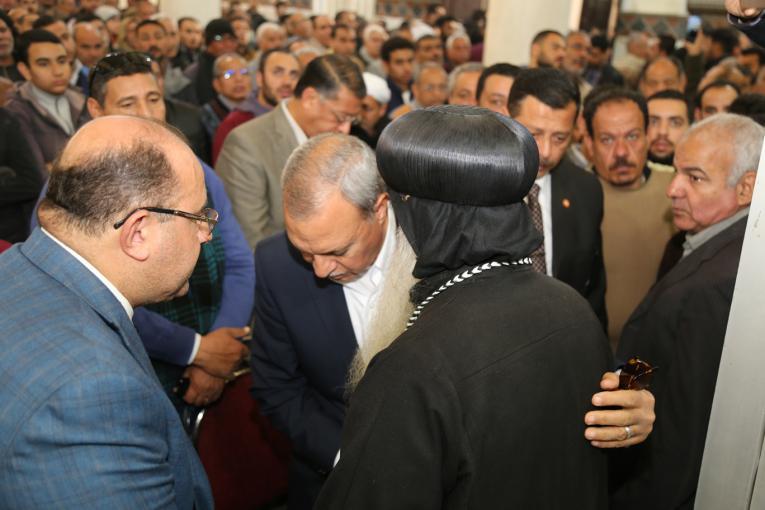   محافظ قنا  يشهد صلاة جنازة شهيد حادث حريق قطار محطة مصر