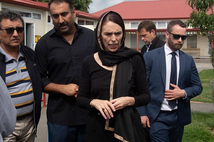   رئيسة وزراء نيوزيلندا ترتدي الحجاب احتراما لمشاعر أهالي المسلمين