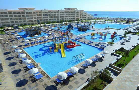   رئيس مجموعة «بيك الباتروس للفنادق » تملك وتدير 14 منتجع سياحى بمصر وفندقان بالمغرب
