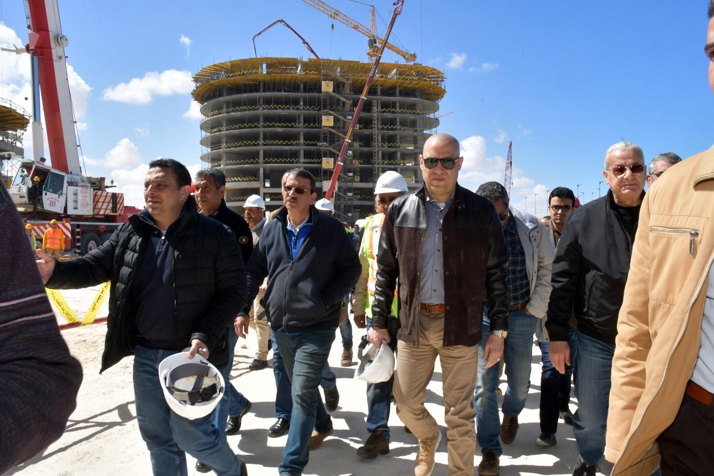   وزير الإسكان يتفقد مشروعى «دار مصر» ومحطة المعالجة الثلاثية بمدينة برج العرب الجديدة