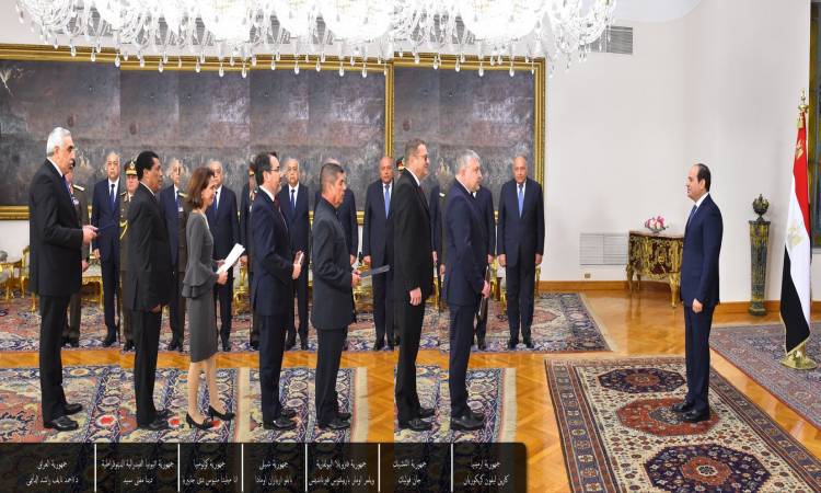   بالأسماء|| الرئيس السيسى يتسلم أوراق 15 سفيرًا جديدًا