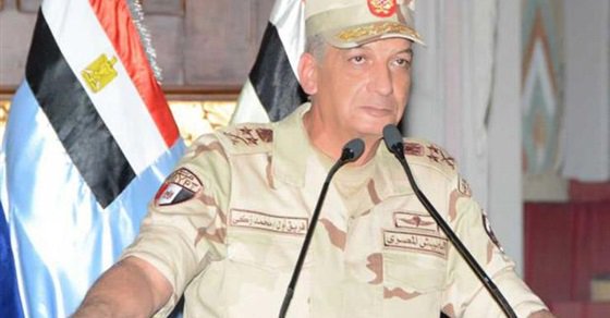   وزير الدفاع يتابع سير العمليات للقضاء على العناصر الإرهابية