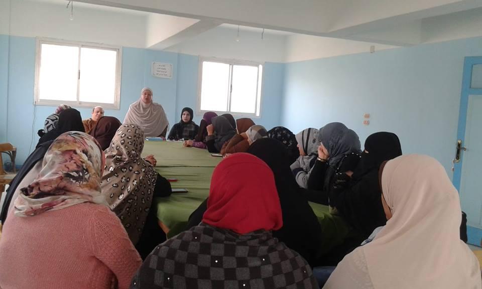   القومي للمرأة بالتعاون مع محافظة دمياط يقيمان ندوات توعية صحية للسيدات
