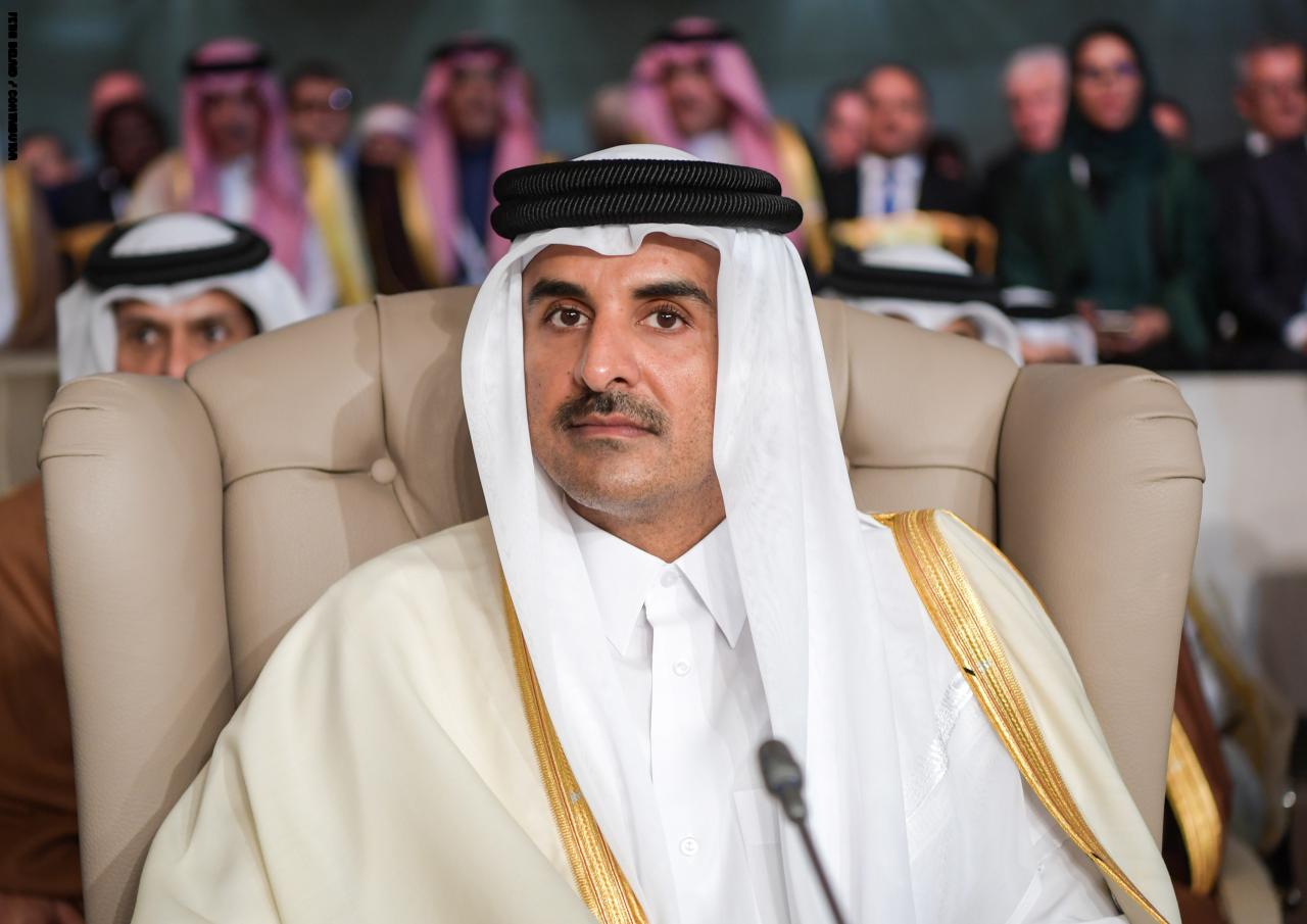   شاهد|| لماذا غادر أمير قطر القمة العربية التى تحتضنها تونس؟