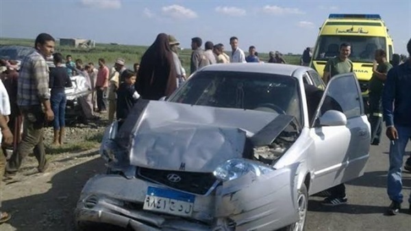   مصرع ربة منزل وإصابة 5 آخرين في حادث تصادم سيارتين بصحراوي المنيا