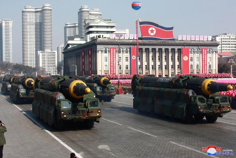   كوريا الشمالية تلتمس تخفيف العقوبات وأمريكا تتمسك بنزع السلاح النووي