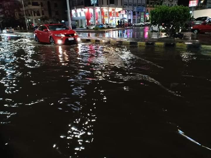   موجة أمطار غزيرة تضرب محافظة دمياط واستمرار إغلاق بوغاز الصيد بعزبة البرج وعوض تتابع غرفة الطوارئ
