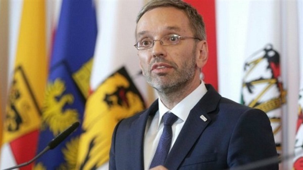   وزير الداخلية النمساوى: احتياطات أمنية بالمطارات تحسبا لوصول «داعش»