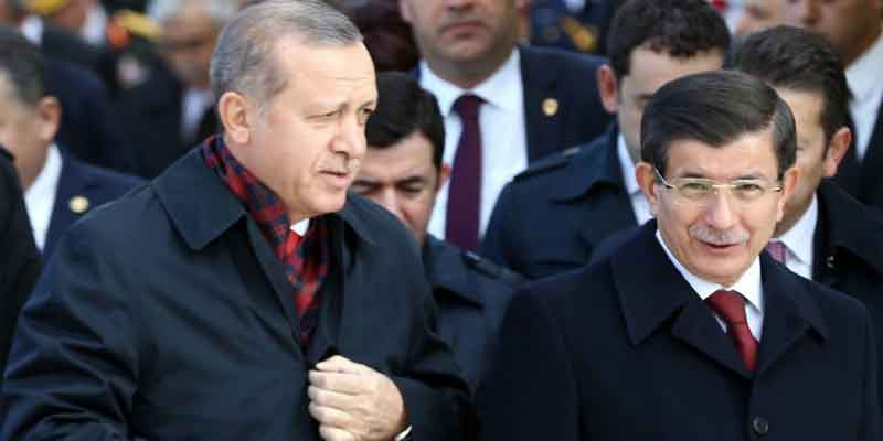  داود أوغلو يفتح النيران على أردوغان وحزبه