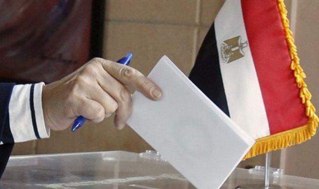   المصريون بالكويت يبدأون التصويت فى اليوم الأخير للاستفتاء على تعديل الدستور