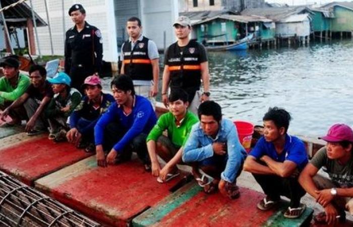   البحرية الإندونيسية: اعتقال 12 صيادًا فيتناميًا بتهمة الصيد غير القانونى