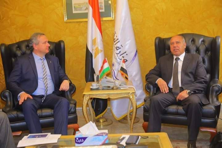   الوزير يجتمع مع سفير المجر بالقاهرة لتفعيل التعاقد المادى لتصنيع وتوريد 1300 عربة جديدة