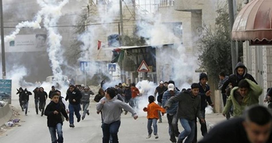  الاحتلال يطلق الغاز السام على مدرسة بالخليل ويصيب الطلاب بالاختناق