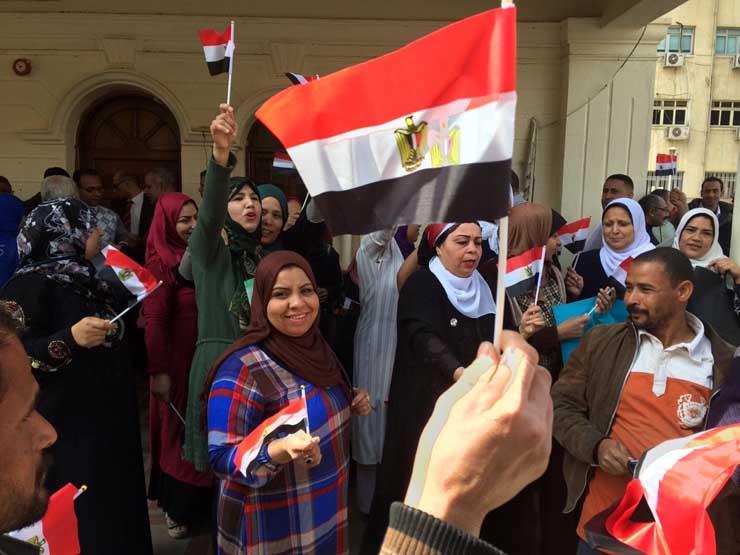   طلاب وأعضاء هيئة التدريس والعاملين بجامعة القاهرة يدلون بأصواتهم فى التعديلات الدستورية