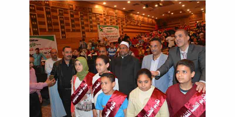   بالصور|| المنيا تحتفل بيوم اليتيم العربي بتكريم 115 طالب متفوق