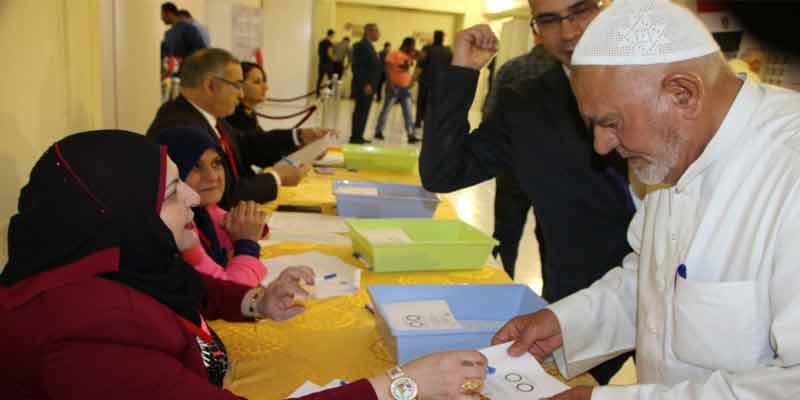   «الهجرة»: المصريون بالخارج يواصلون التوافد على لجان التصويت على الاستفتاء في اليوم الأول