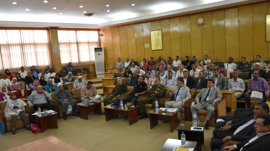  محافظة أسوان تناقش الإستعدادات والتجهيزات  لإستقبال فعاليات الإستفتاء على التعديلات الدستورية