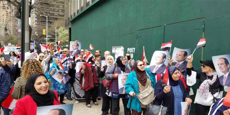   بالصور| توافد أبناء الجالية المصرية في نيويورك للتصويت خلال الساعات الأخيرة من الاستفتاء على التعديلات الدستورية‬