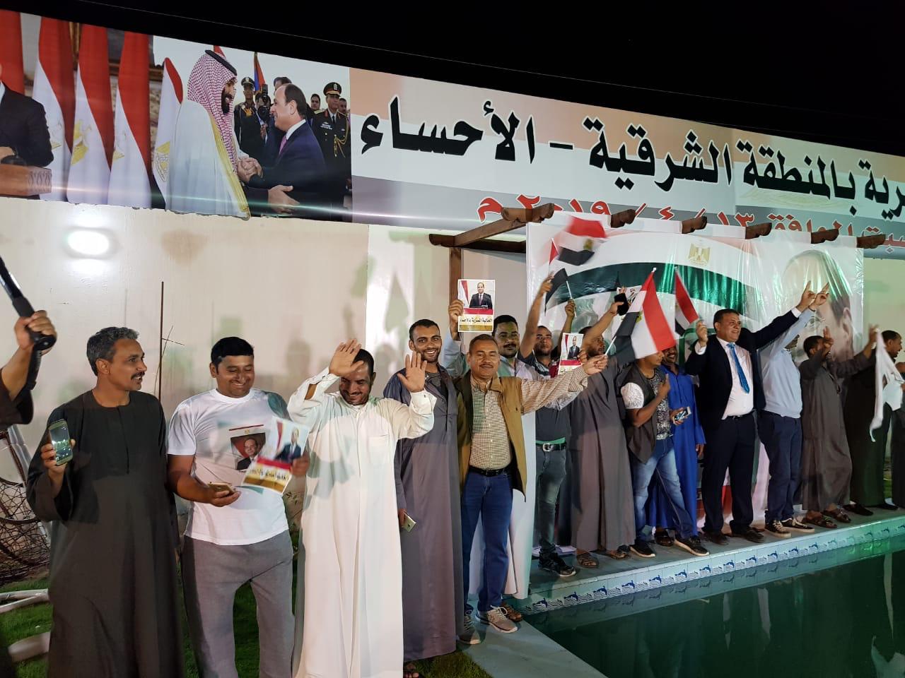   صور وفيديوهات|| الجالية المصرية فى الإحساء السعودية تحتفل على طريقتها بالتعديلات الدستورية