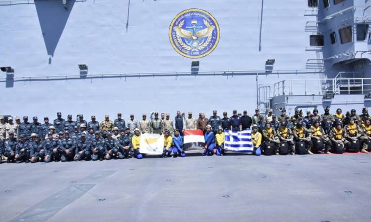   الفريق محمد زكى ووزيرا الدفاع اليونانى والقبرصى يشهدون المرحلة الرئيسية لـ «ميدوزا -8»