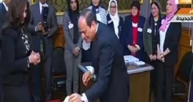   شاهد||  الرئيس السيسى يدلى بصوته فى استفتاء «التعديلات الدستورية»