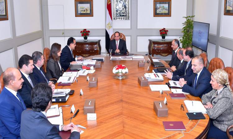   الرئيس السيسى يجتمع بالحكومة لمناقشة الأداء المالى للدولة