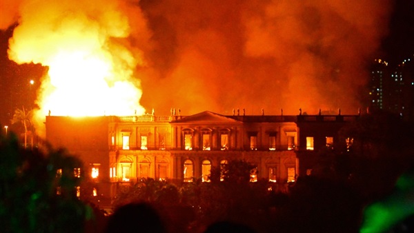   شاهد | اندلاع حريق فى كاتدرائية نوتردام بالعاصمة الفرنسية باريس