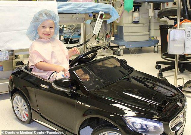   لتخفيف الخوف والرهبة.. مستشفى تبتكر سيارات يقودها الأطفال  لغرفة العمليات