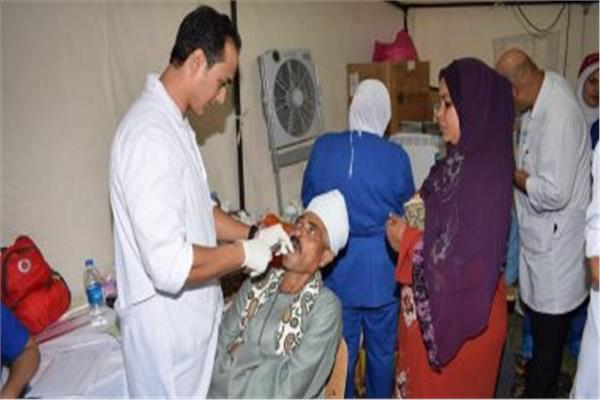   توقيع الكشف الطبى على 1100 حالة مجانا فى قافلة طبية لمدينة الحمام بمطروح