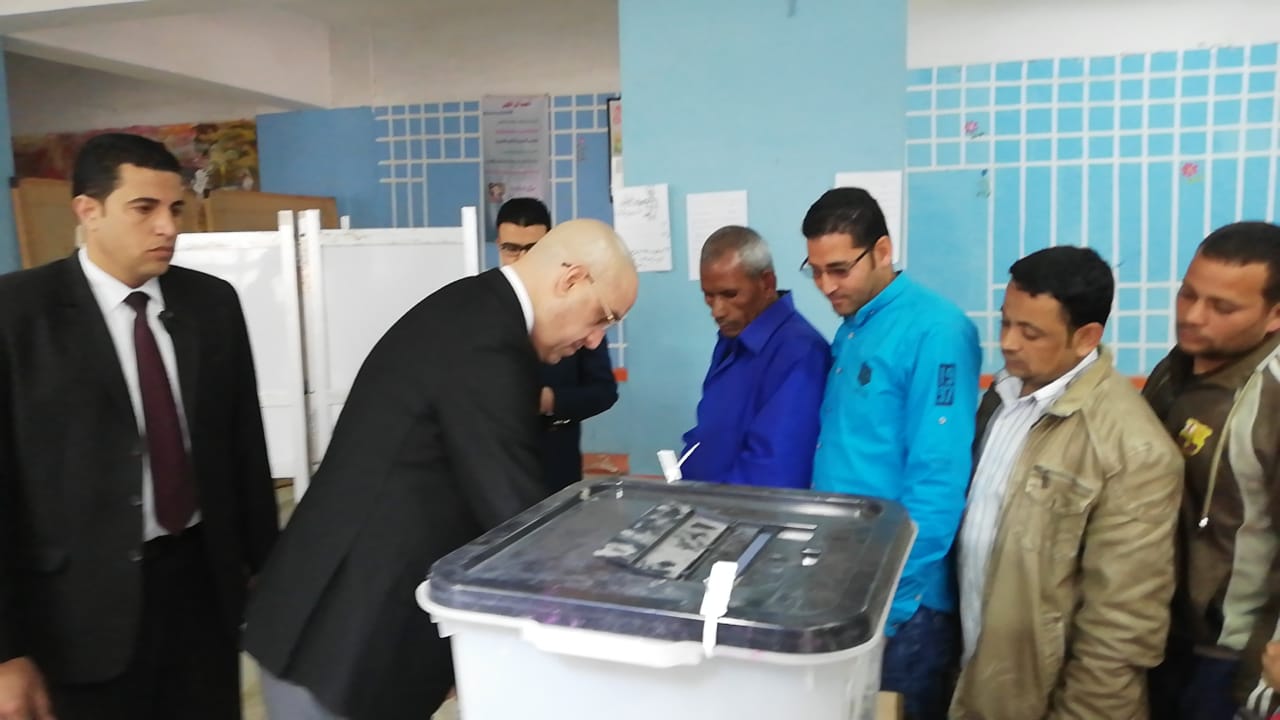   «الجزار» يُدلي بصوته فى استفتاء التعديلات الدستورية