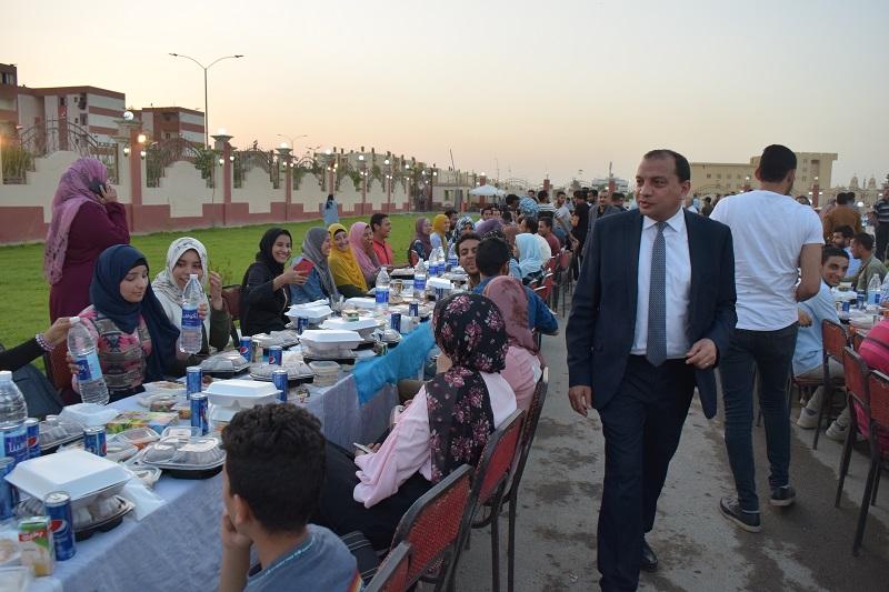   رئيس جامعة بني سويف يشارك في حفل إفطار رمضاني لـ 1000 شخصً