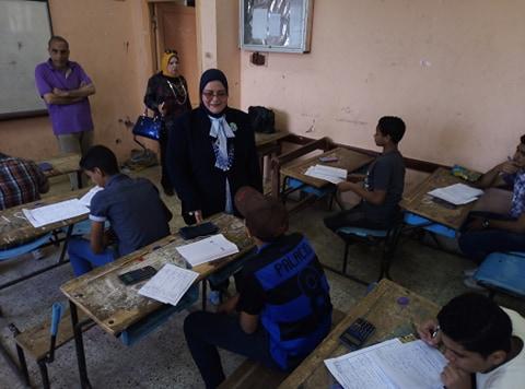   وكيل تعليم كفر الشيخ تتفقد عدداً من لجان امتحانات الإعدادية