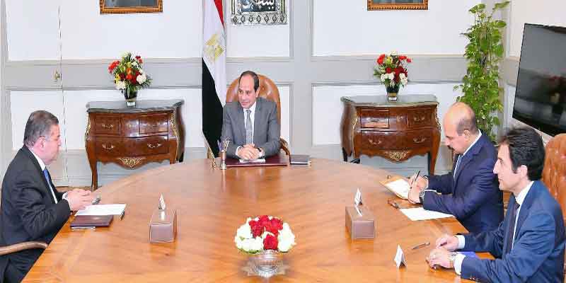   الرئيس السيسي  يجتمع مع وزير قطاع الأعمال العام