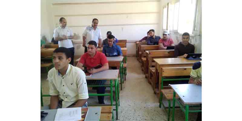   طلاب أولى ثانوى بكفر الشيخ يؤدون الإمتحان مرتين