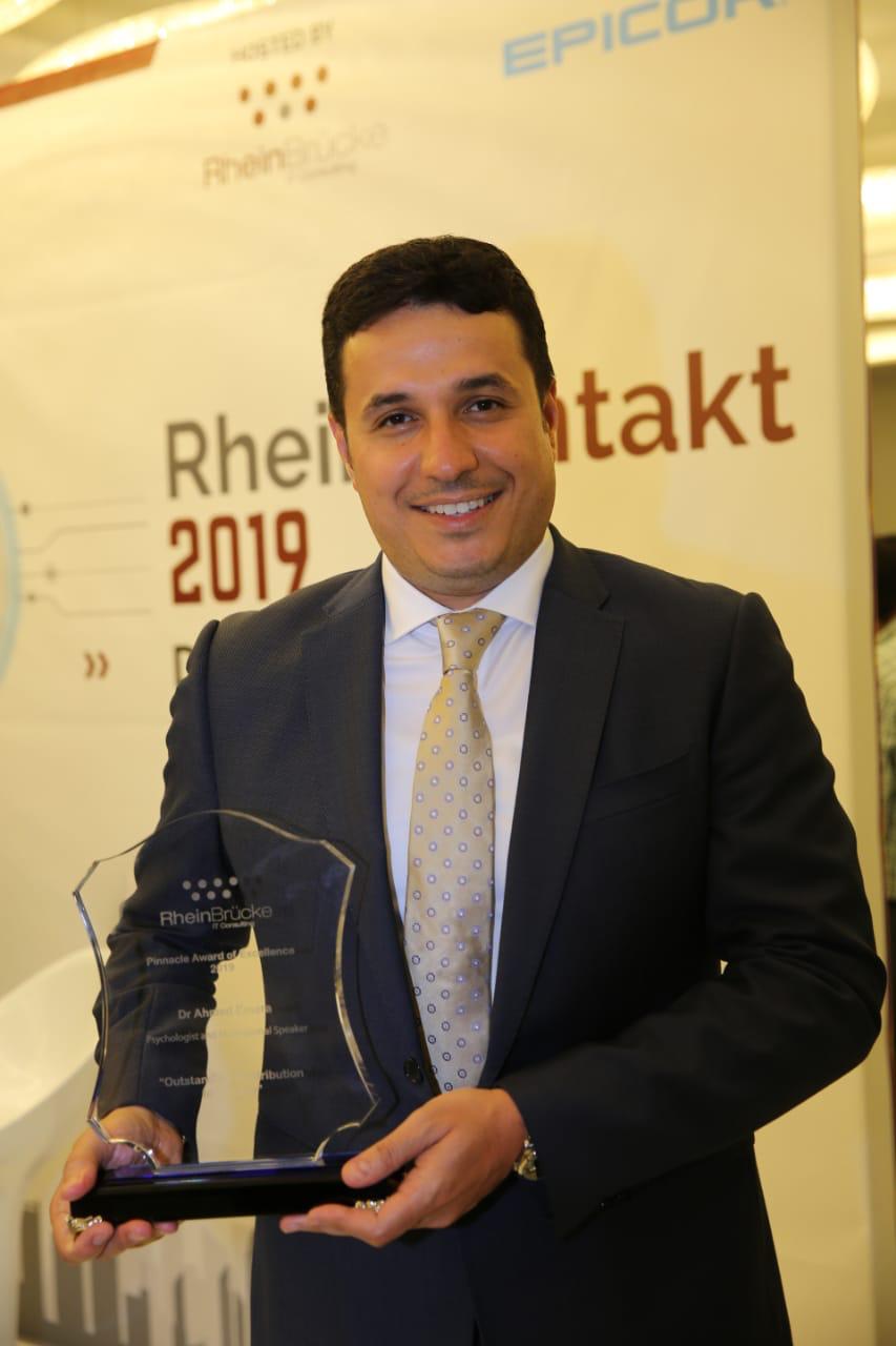   الدكتور عمارة يحصل على جائزة « pinnacle Award » الألمانية لمساهمته البارزة في المجتمع