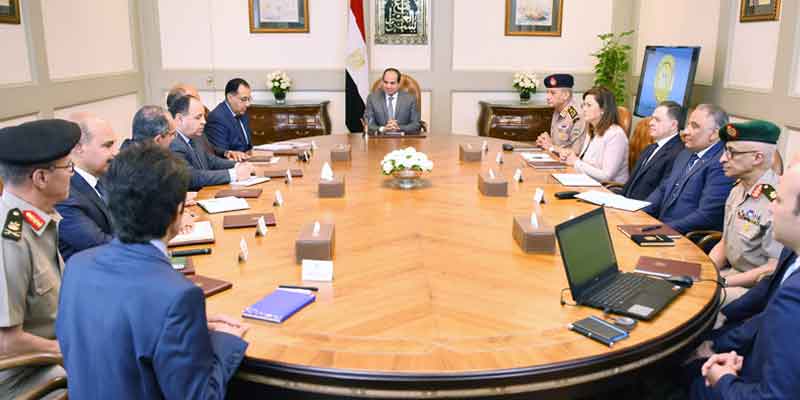الرئيس عبد الفتاح السيسى يجتمع بعدد من الوزراء