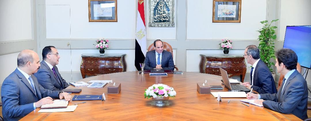   الرئيس السيسى يجتمع مع رئيس مجلس الوزراء و وزير الإتصالات وتكنولوجيا المعلومات